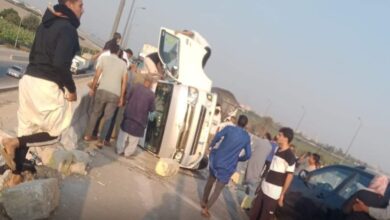 حادث سير مروع يوقع 22 مصابًا على الطريق الإقليمي في الجيزة.  