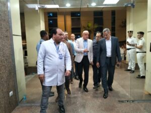 محافظ الأقصر يطمئن على صحة طالبات المدينة الجامعية بعد حالات الإعياء 