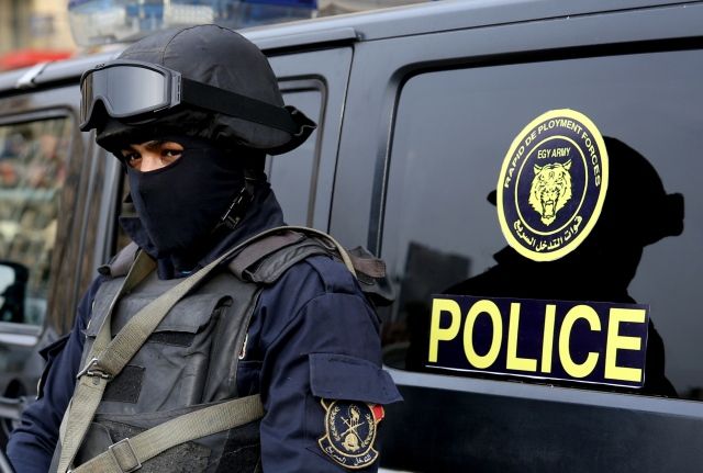 مالك عقار يشعل النار لطرد سكان الإيجار القديم