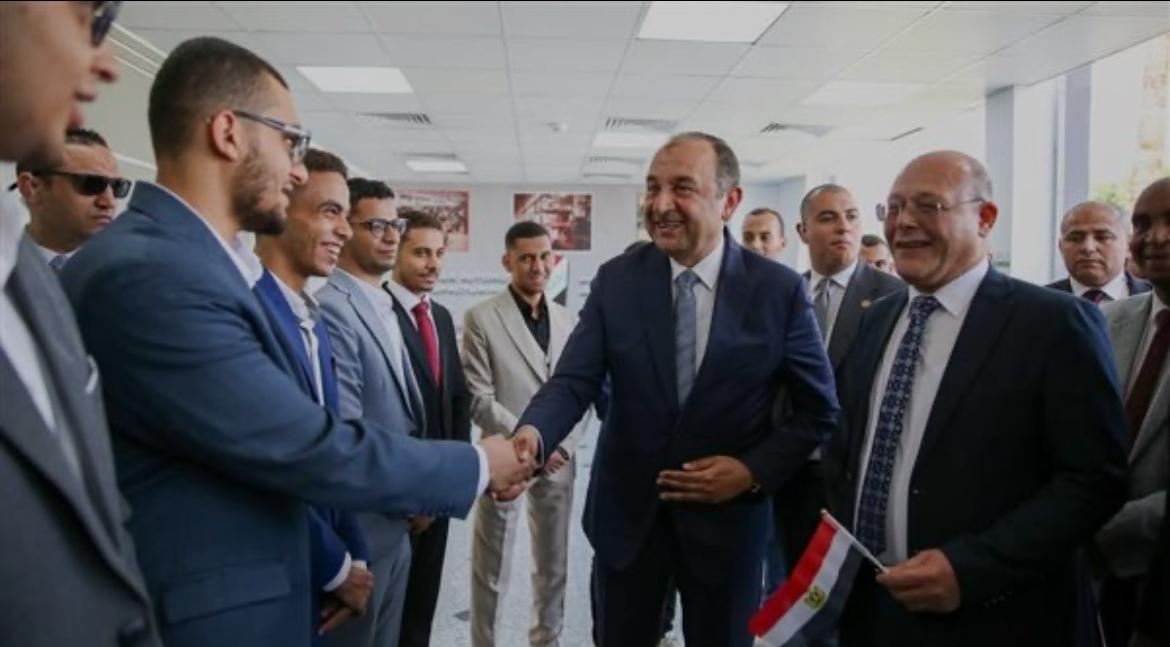 «قطاع الأعمال» تصنيع الأتوبيسات والسيارات النصف نقل بخبرات مصرية