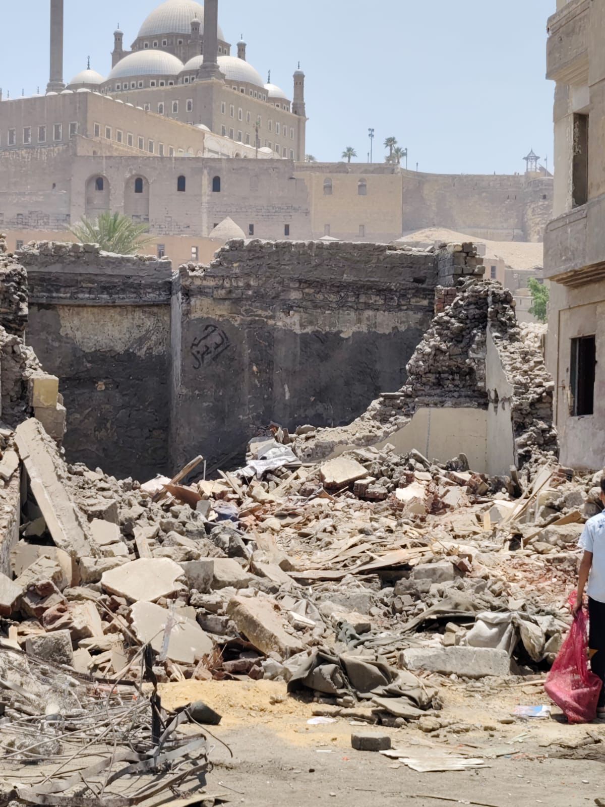هدم محل فحم لعائلة “عوض” في السيدة عائشة بعد عقود من العمل.. ضمن خطة تطوير القاهرة التاريخية