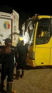 وفاة شاب وإصابة 58 في انقلاب أتوبيس بمطروح