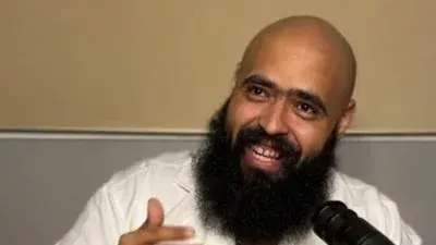 البلوجر محمد عبد العاطي أمام المحكمة بتهمة نشر فيديوهات مخلة