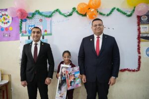 النيابة ترافق الطفلة حور في أول يوم دراسي