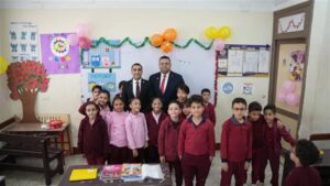 النيابة ترافق الطفلة حور في أول يوم دراسي