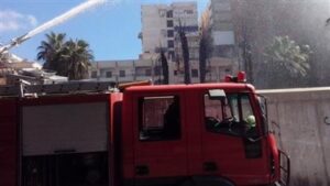 حريق ضخم يلتهم مخزنًا خلف مصنع الرنجة ببشتيل