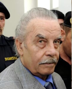 24 عامًا في قبو الصمت