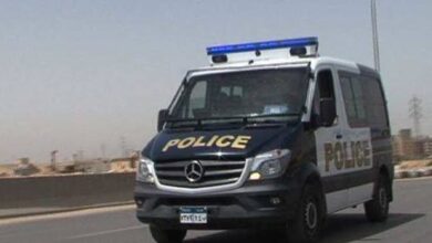 صدمة على السوشيال ميديا ابن يعتدي على والدته أمام منزلها 