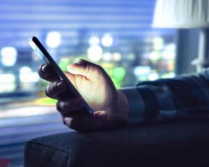 تحذير من رسائل احتيالية تنتحل شركات الاتصالات